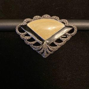 Beautiful Avon Vintage Art Deco Brooch